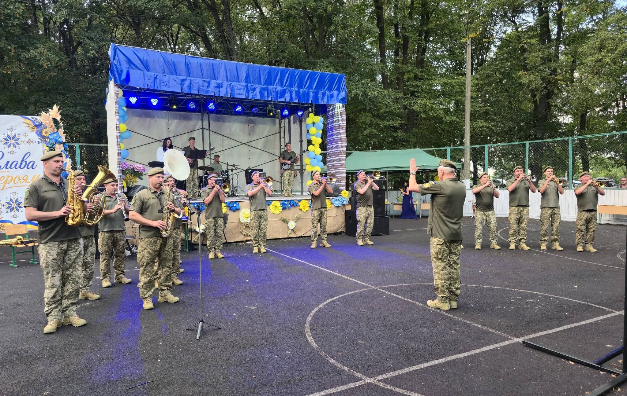Мешканців Снятина почастували ювілейним яблучним пирогом (ФОТО) 6 784003323 2257882468367832 2865150073309807776 n