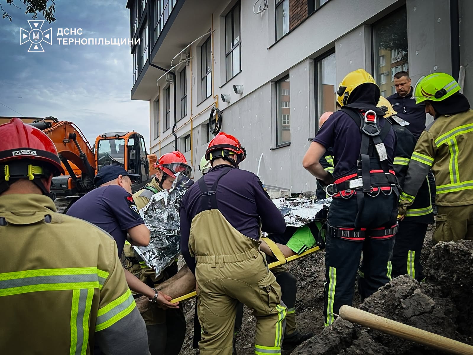 У Тернополі під час земляних робіт загинули двоє чоловіків (ФОТО) 3 784351241 27917553984606086 1855107314277808631 n