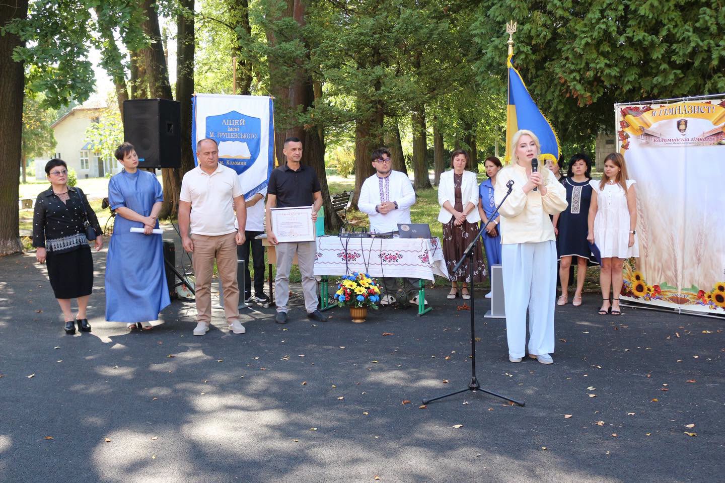 Коломийська гімназія імені Грушевського отримала новий шкільний автобус (ФОТО) 4 786118254 2161890078084869 8026553158177175279 n