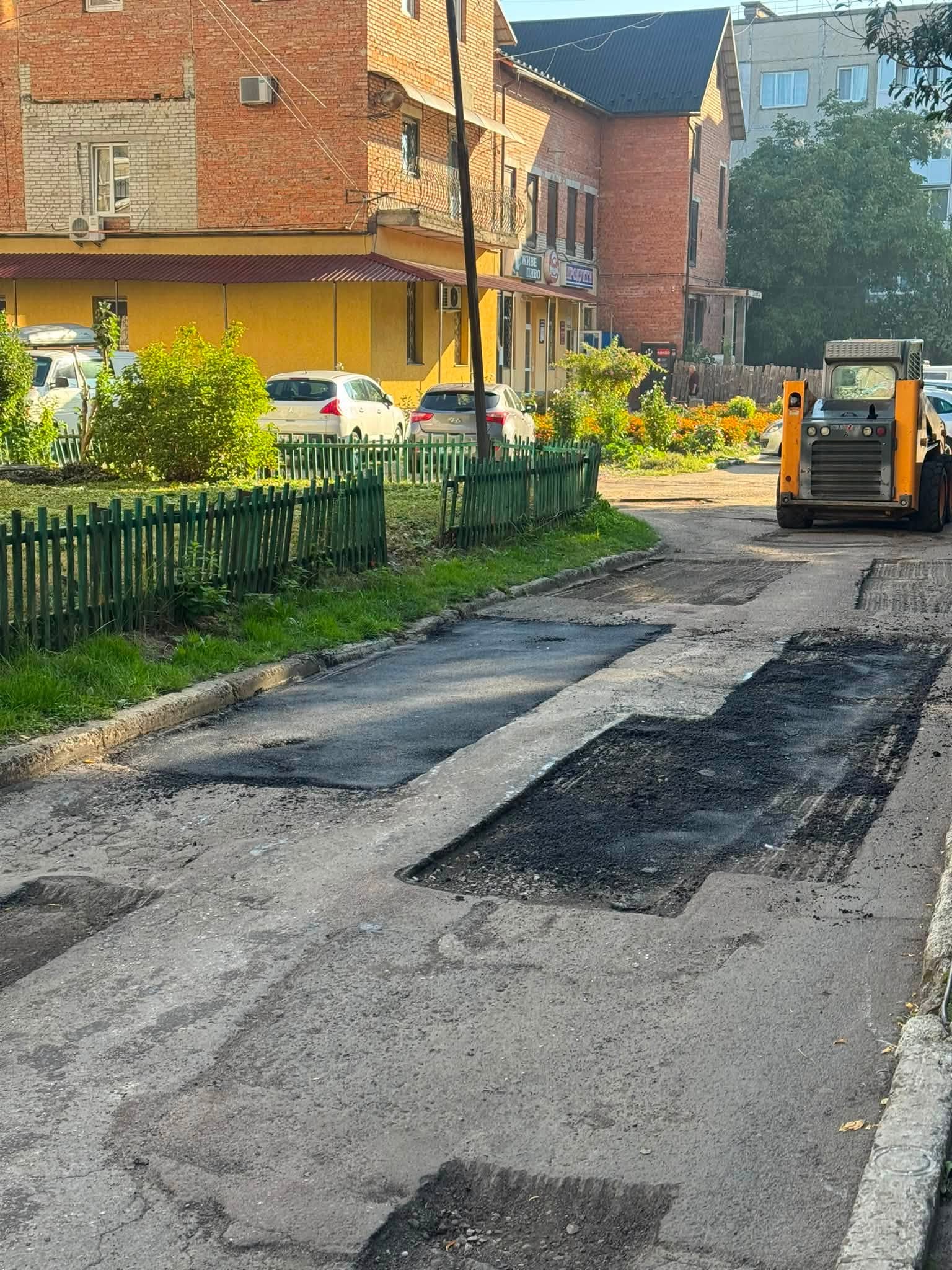 У Калуші оновлюють міжквартальні дороги: які вулиці вже відремонтували (ФОТО) 2 786320453 1109148091636690 7434441556652890984 n