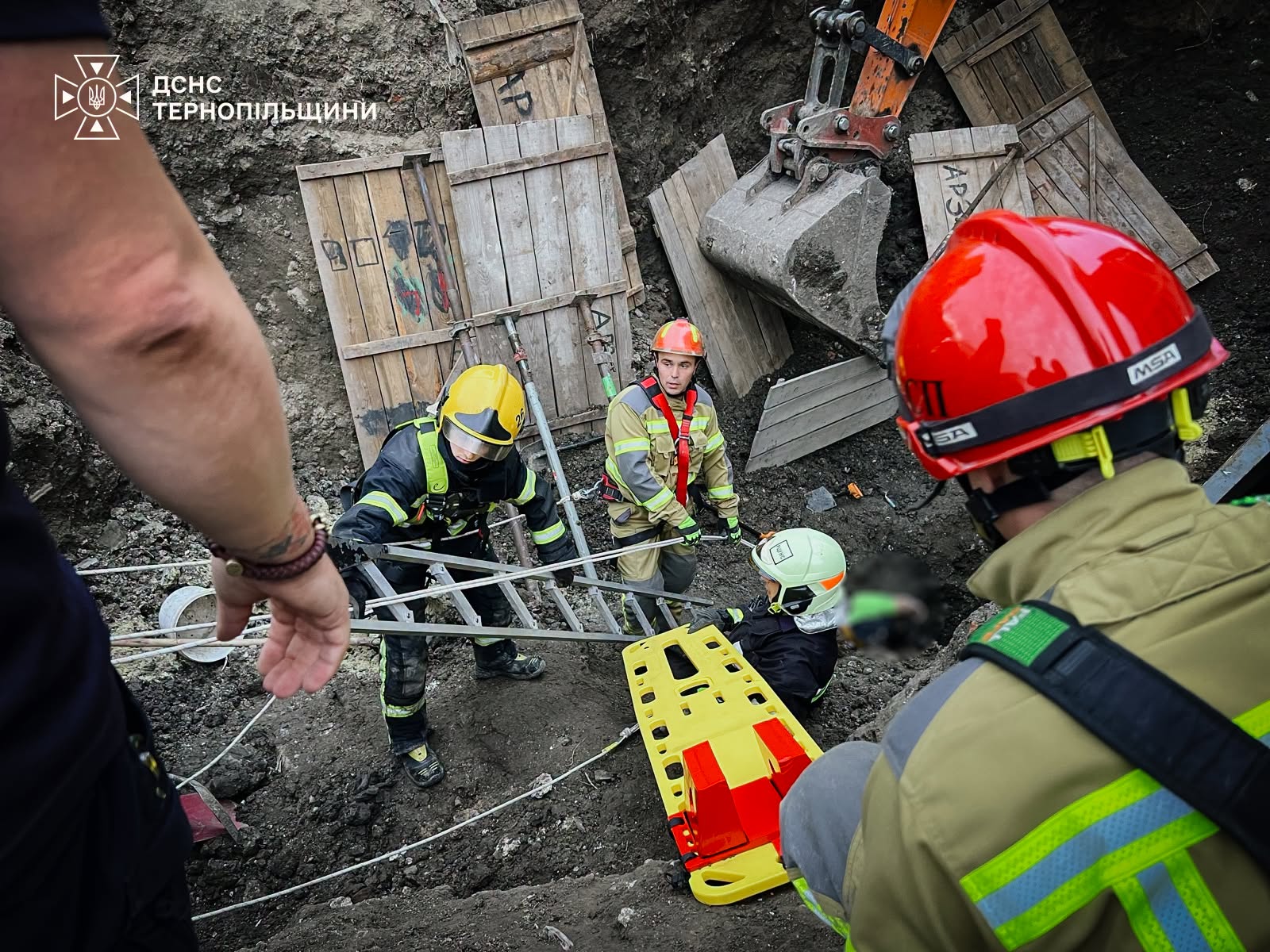 У Тернополі під час земляних робіт загинули двоє чоловіків (ФОТО) 2 786890852 1060838433214430 3763700672549250493 n