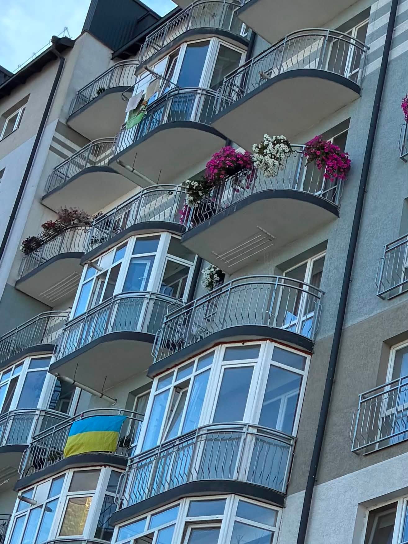 "Ми самі робимо їх старими", - Михайло Смушак про вигляд будинків у Франківську 4 789301710 1676418907818831 3722445396702327381 n