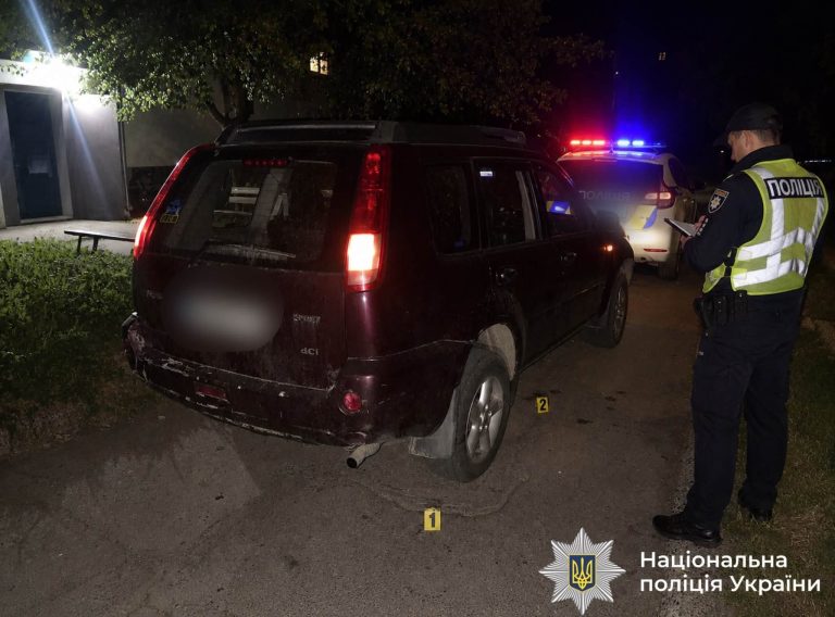 У Калуші водій автомобіля Nissan X-Trail під час руху заднім ходом збив жінку (ФОТО) 10 792046907 1076899824984246 4988533132457269461 n