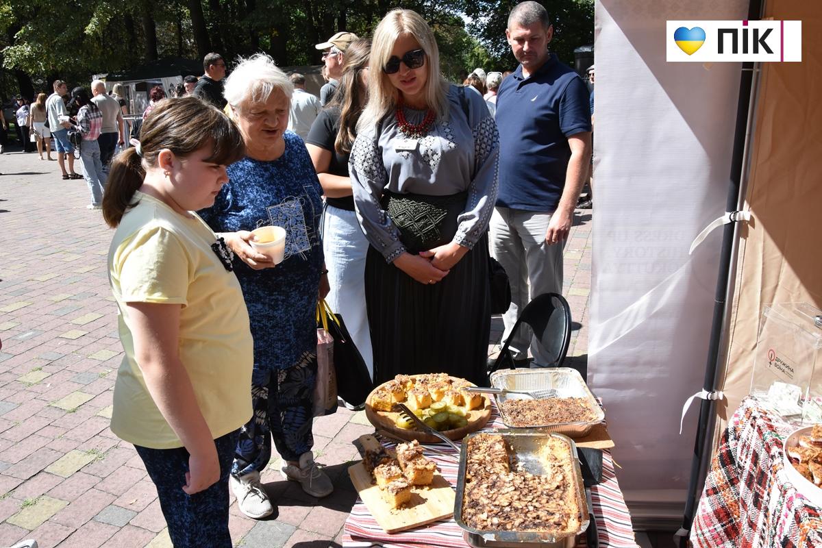 Смак, що допомагає фронту: на фестивалі у Франківську збирали кошти на потреби "Едельвейсу" (ФОТО, ВІДЕО) 17 DSC 0156