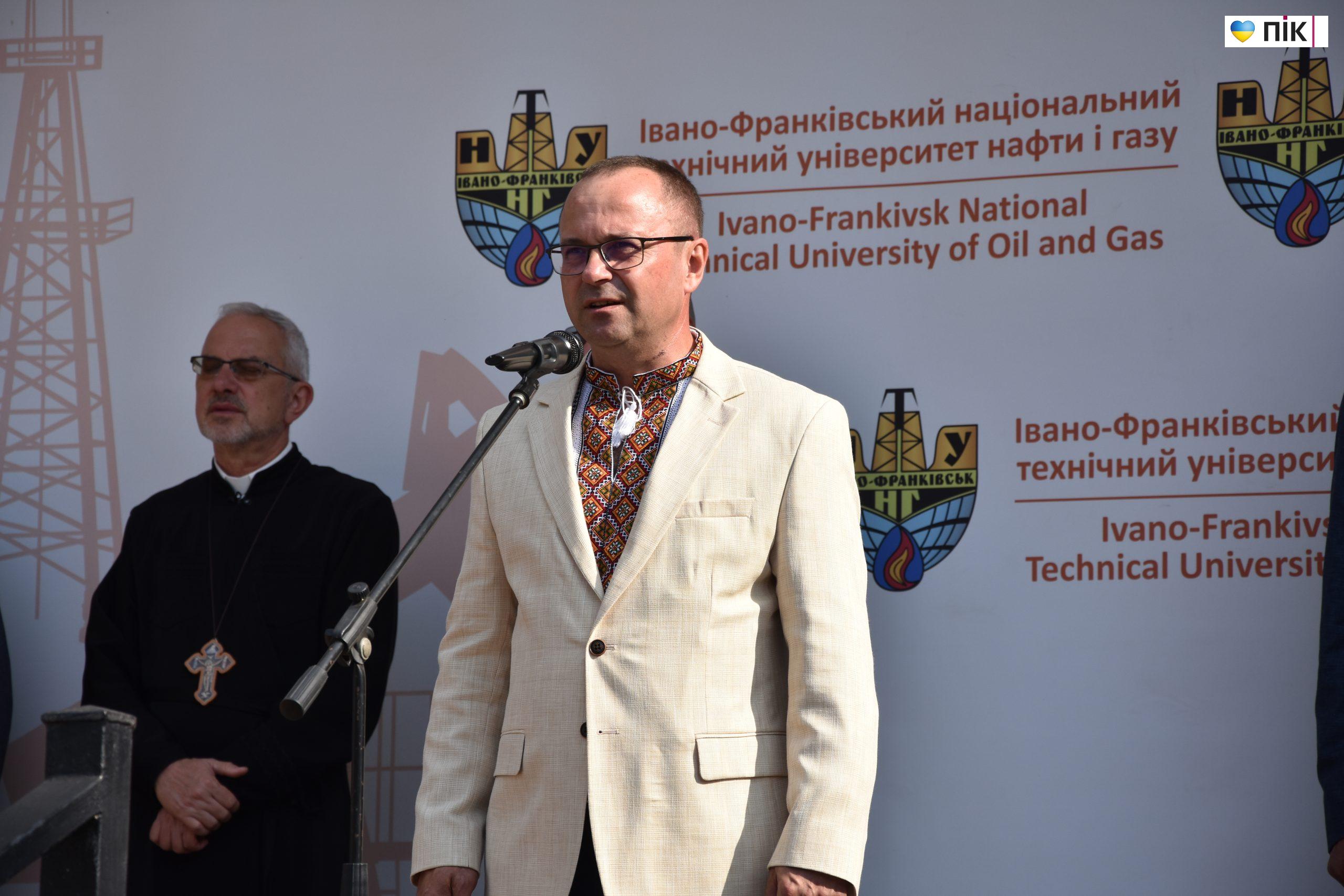 В ІФНТУНГ відбулася урочиста посвята першокурсників у студенти (ФОТО) 4 DSC 0311 scaled