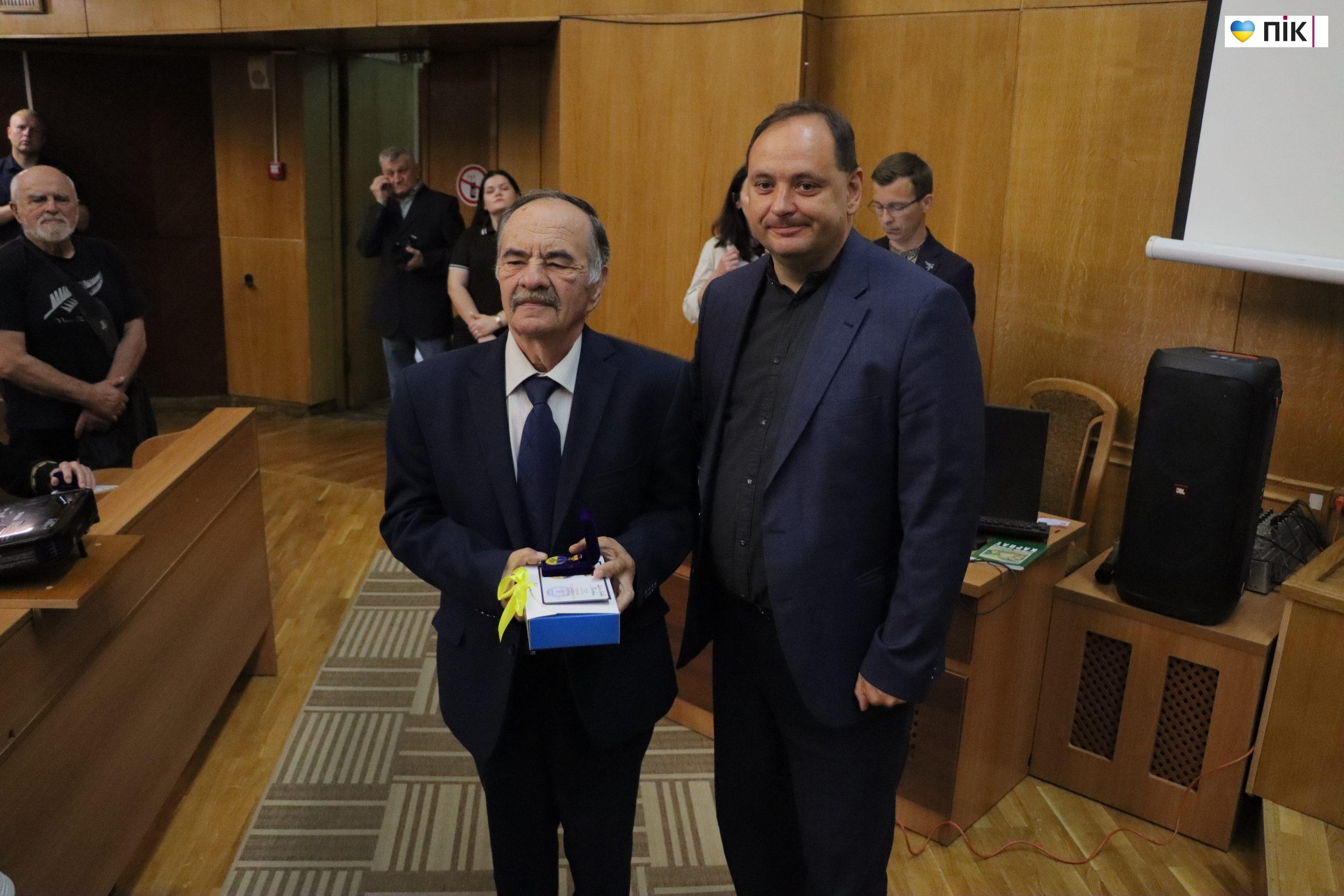 У Франківську відбулася позачергова сесія міської ради (ФОТОРЕПОРТАЖ) 6 IMG 6756 scaled