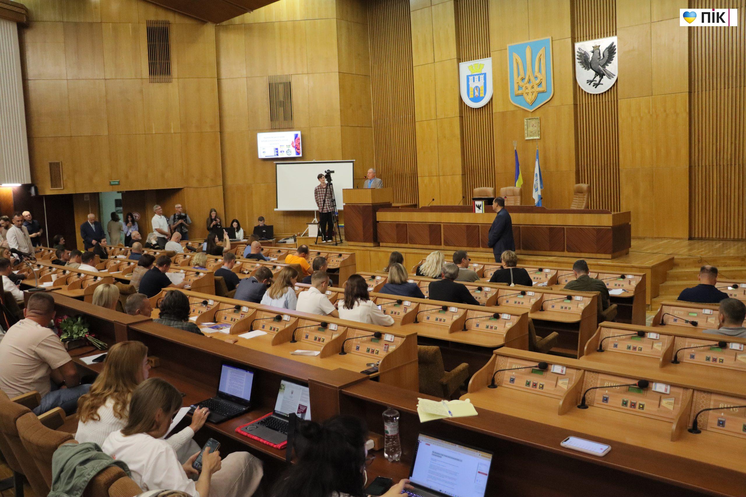 У Франківську відбулася позачергова сесія міської ради (ФОТОРЕПОРТАЖ) 35 IMG 6937 scaled