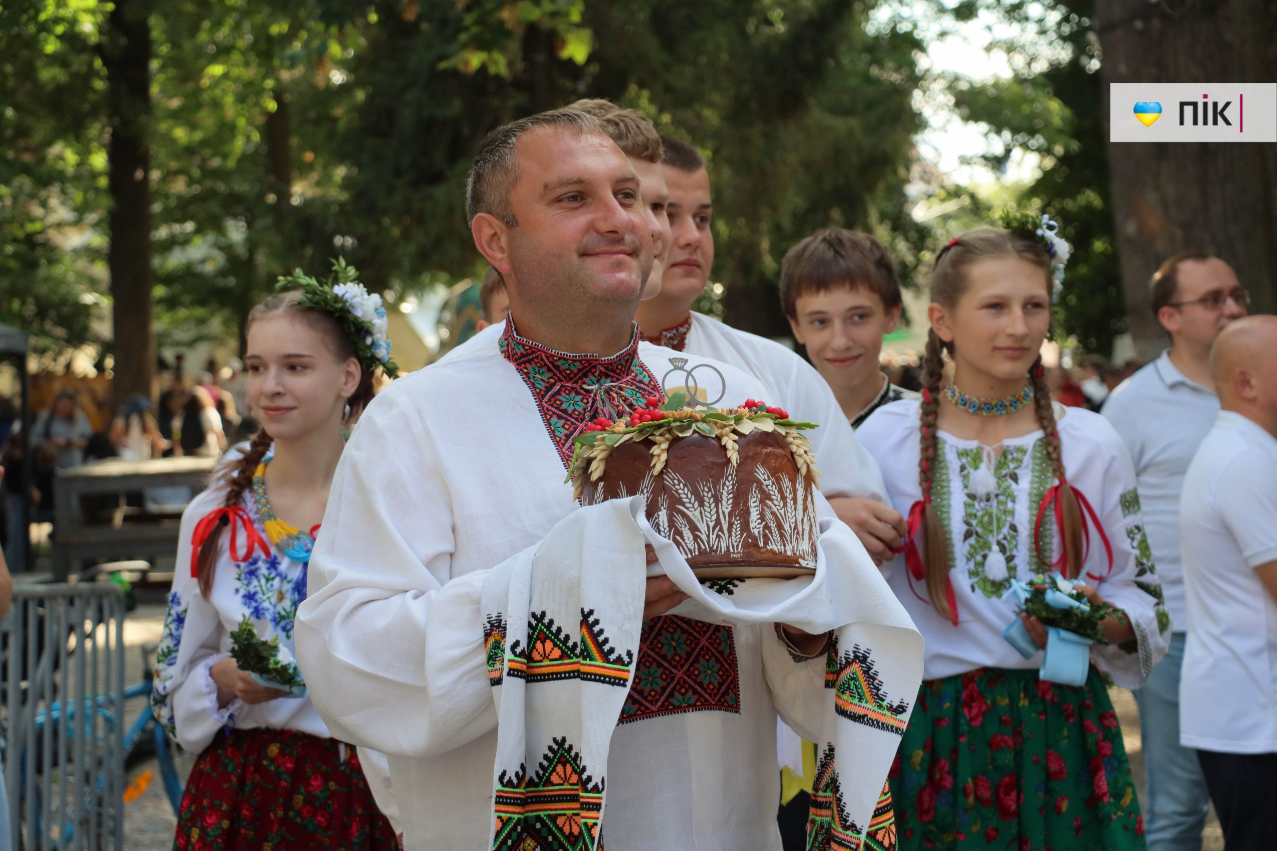 В Івано-Франківську відгуляли благодійне «Весілля у Палаці»: як це було (ФОТО) 36 IMG 8719 scaled