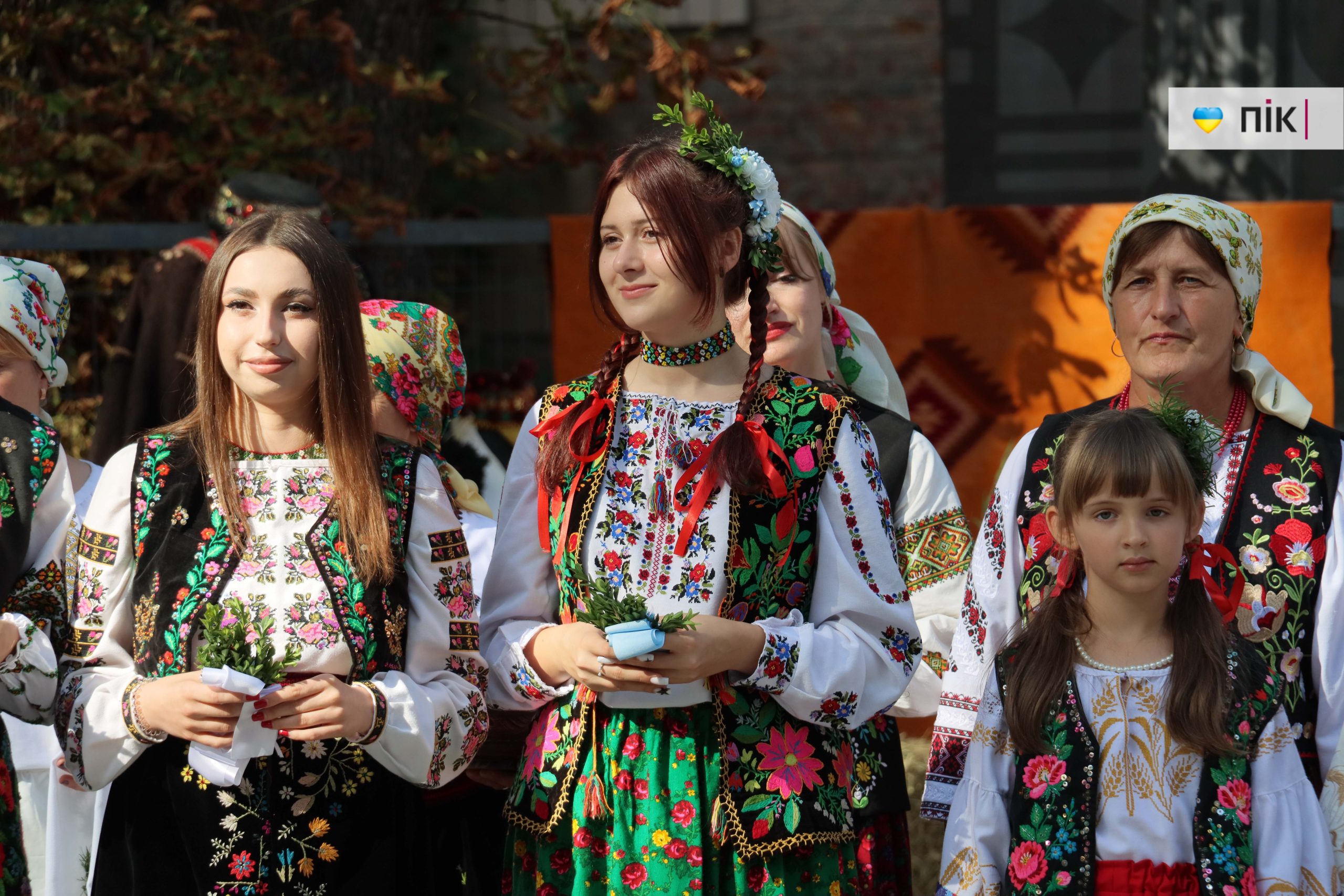 В Івано-Франківську відгуляли благодійне «Весілля у Палаці»: як це було (ФОТО) 37 IMG 8726 scaled