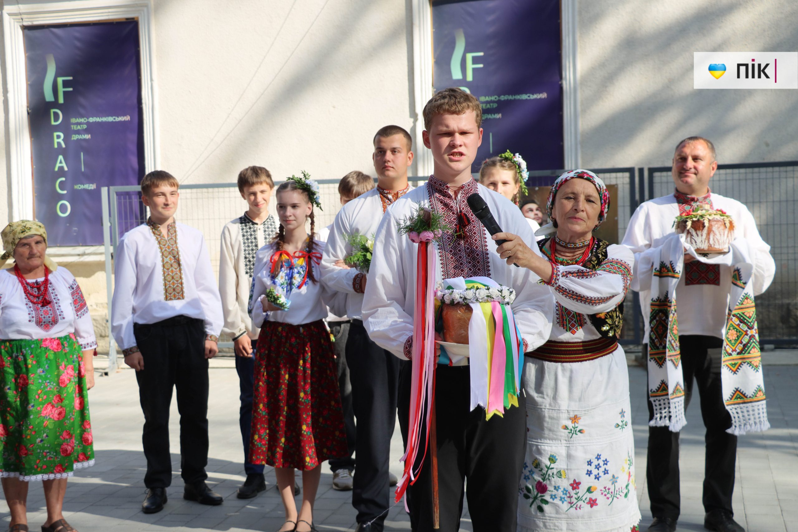 В Івано-Франківську відгуляли благодійне «Весілля у Палаці»: як це було (ФОТО) 38 IMG 8733 scaled