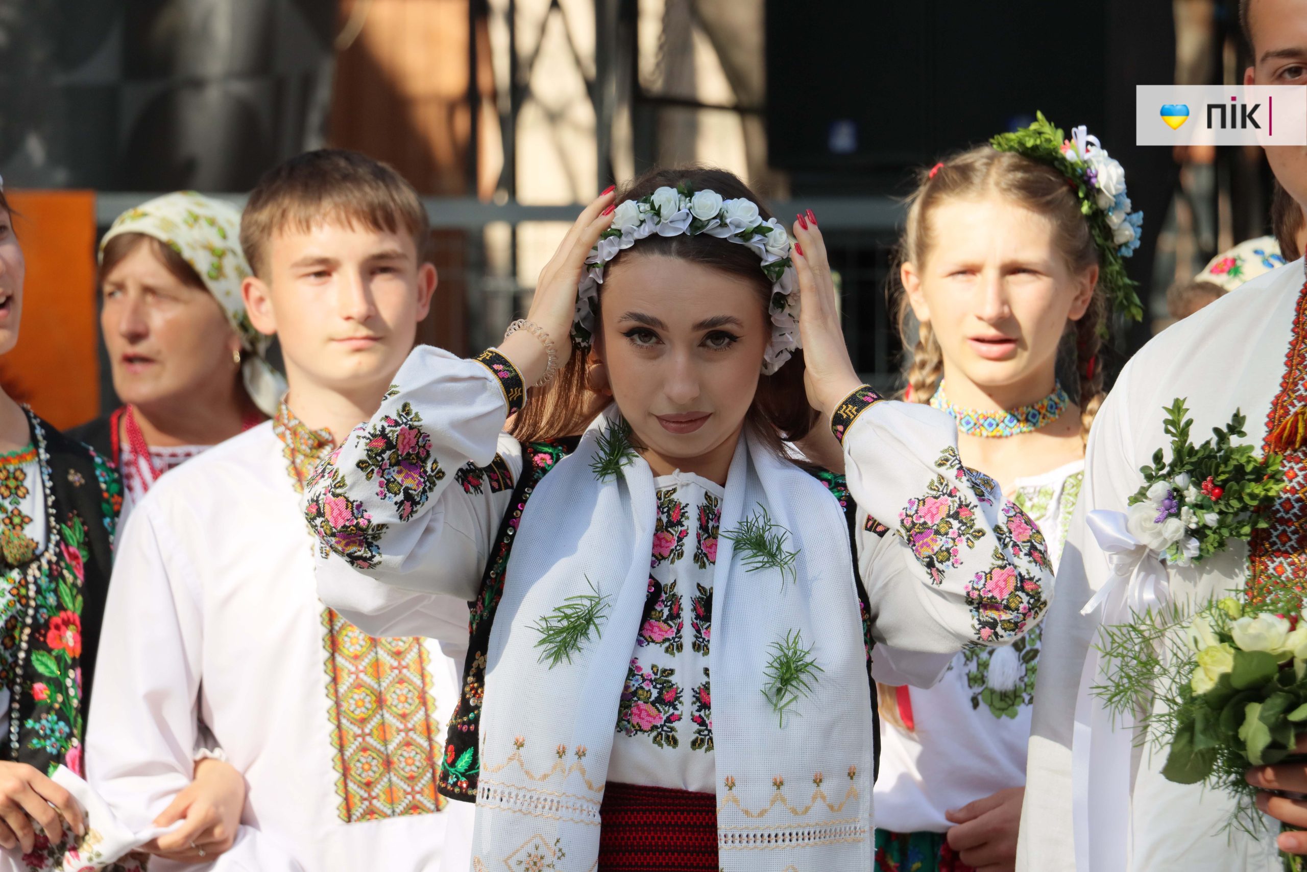 В Івано-Франківську відгуляли благодійне «Весілля у Палаці»: як це було (ФОТО) 47 IMG 8800 scaled