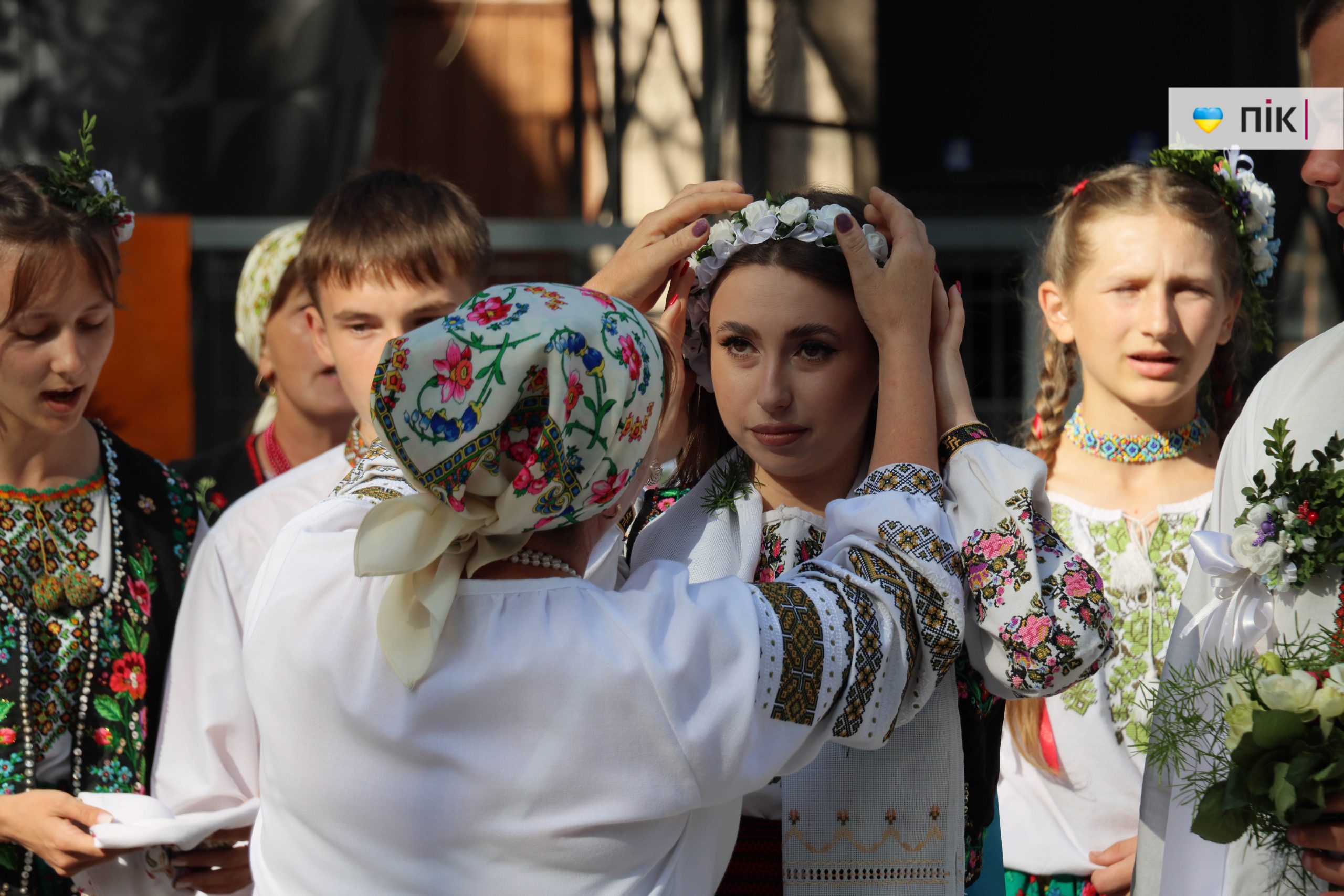 В Івано-Франківську відгуляли благодійне «Весілля у Палаці»: як це було (ФОТО) 48 IMG 8806 scaled
