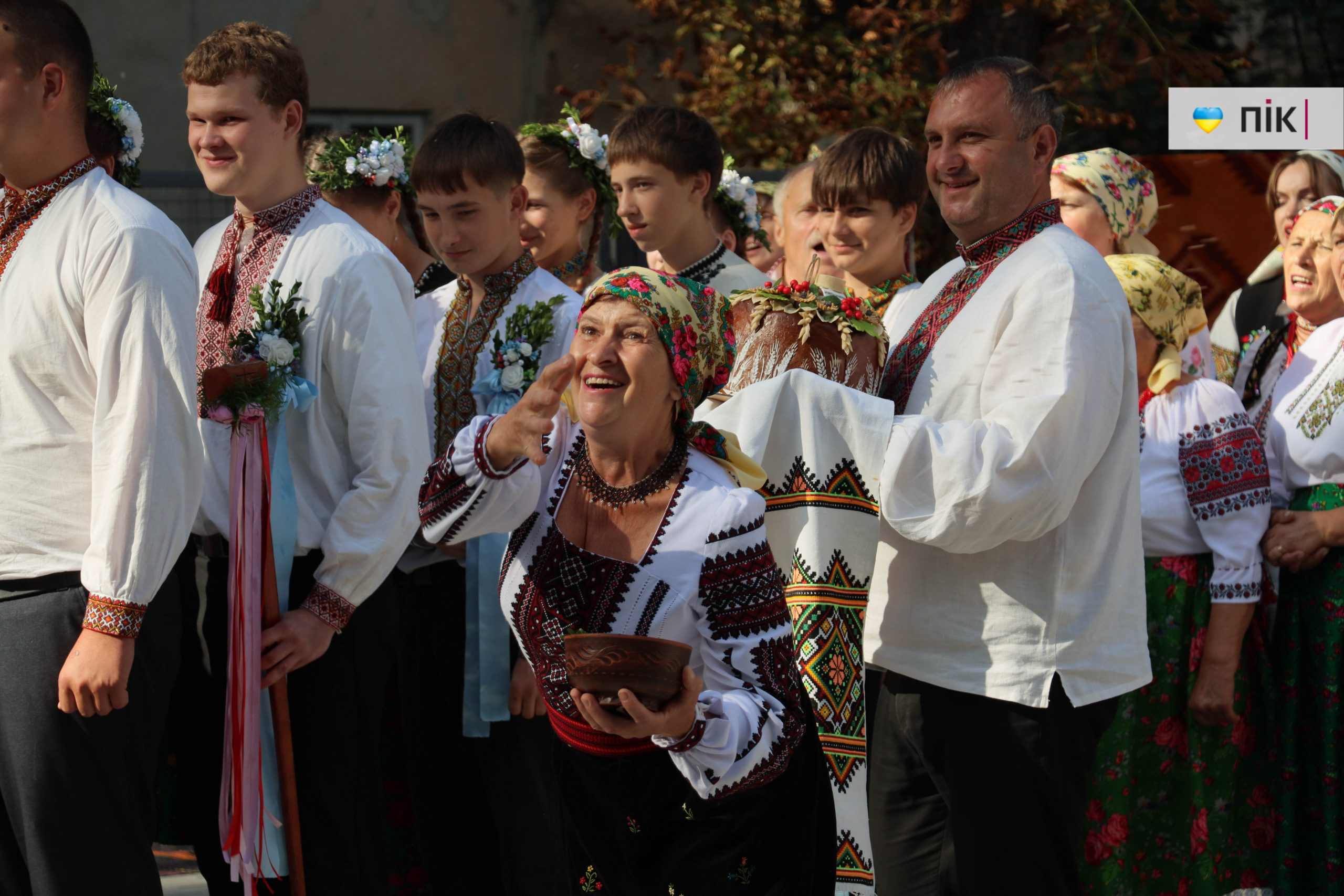 В Івано-Франківську відгуляли благодійне «Весілля у Палаці»: як це було (ФОТО) 53 IMG 8849 scaled