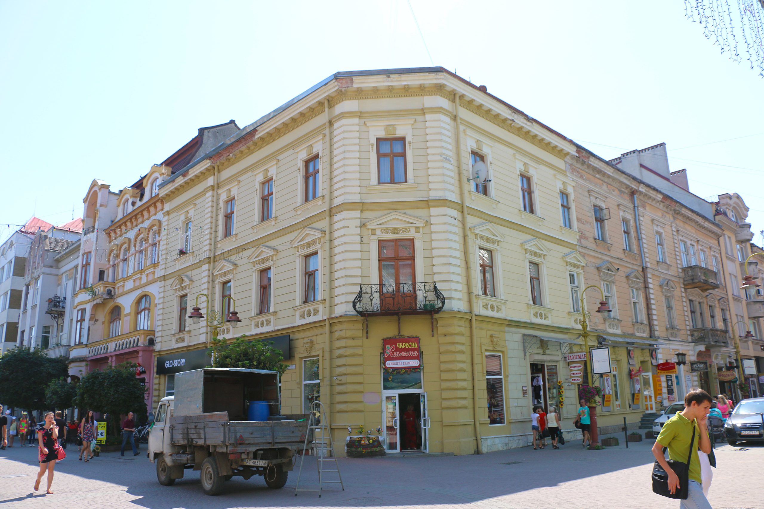ZHytlovyj budynok mur. Ivano Frankivsk vul. Nezalezhnosti. 16 scaled