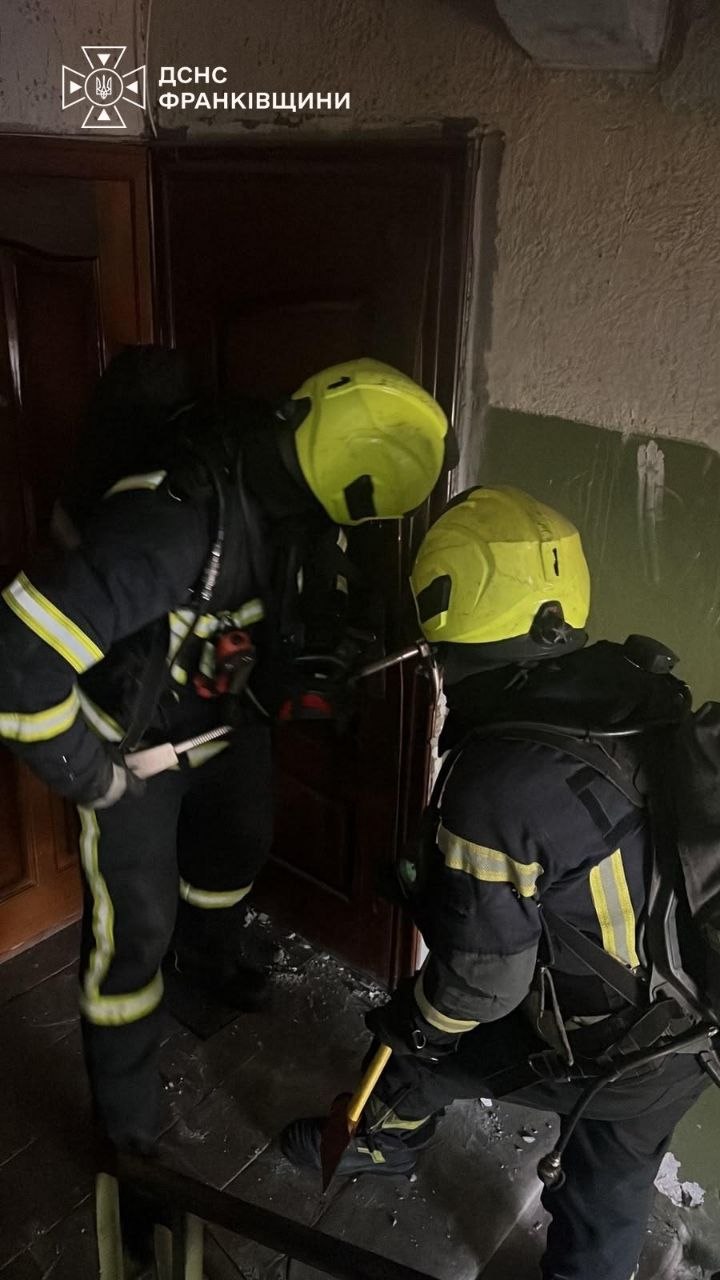У Франківську на Довженка горіла квартира в п'ятиповерхівці (ФОТО) 2 photo 2026 08 17 09 54 21