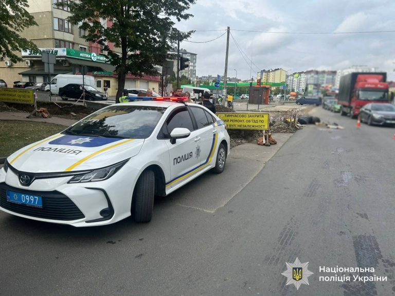 В Івано-Франківську пенсіонерка потрапила під колеса вантажівки (ФОТО) 4 В Івано-Франківську пенсіонерка потрапила під колеса вантажівки (ФОТО)