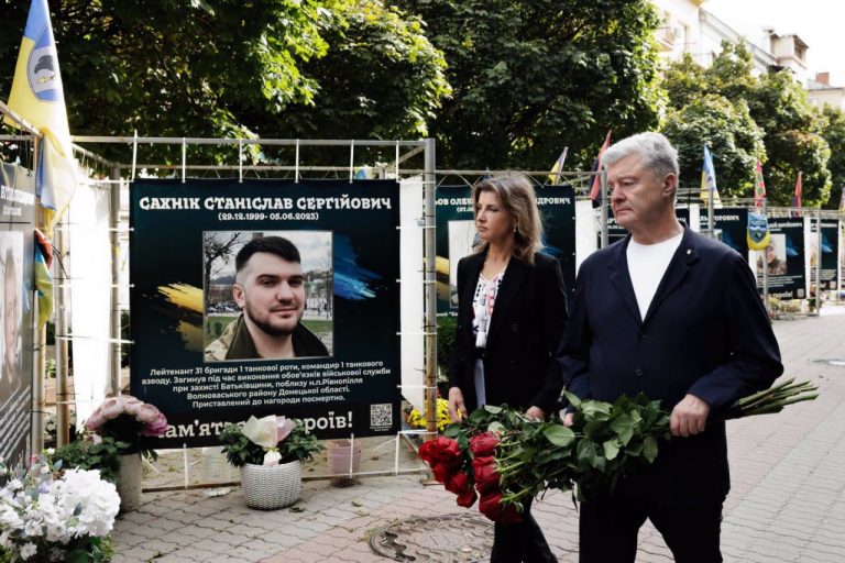 До Івано-Франківська разом із дружиною приїхав Петро Порошенко