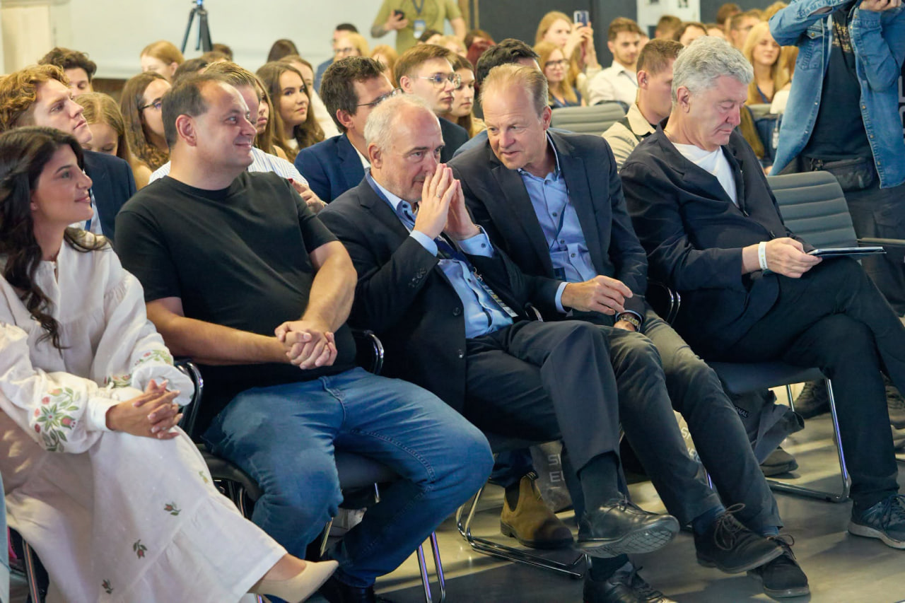 До Івано-Франківська приїхав Петро Порошенко (ФОТО) 2 photo 2026 08 29 18 55 28
