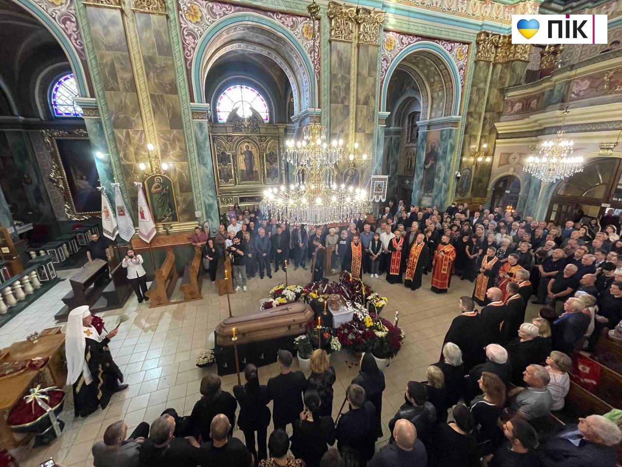 У Франківську прощаються з колишнім мером Віктором Анушкевичусом (ФОТО) 2 5283075620130725742