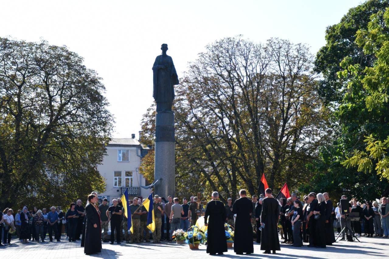 На Рогатинщині попрощалися із захисником Михайлом Грибом (ФОТО) 2 790591131 1057612490454068 1459005713702274869 n