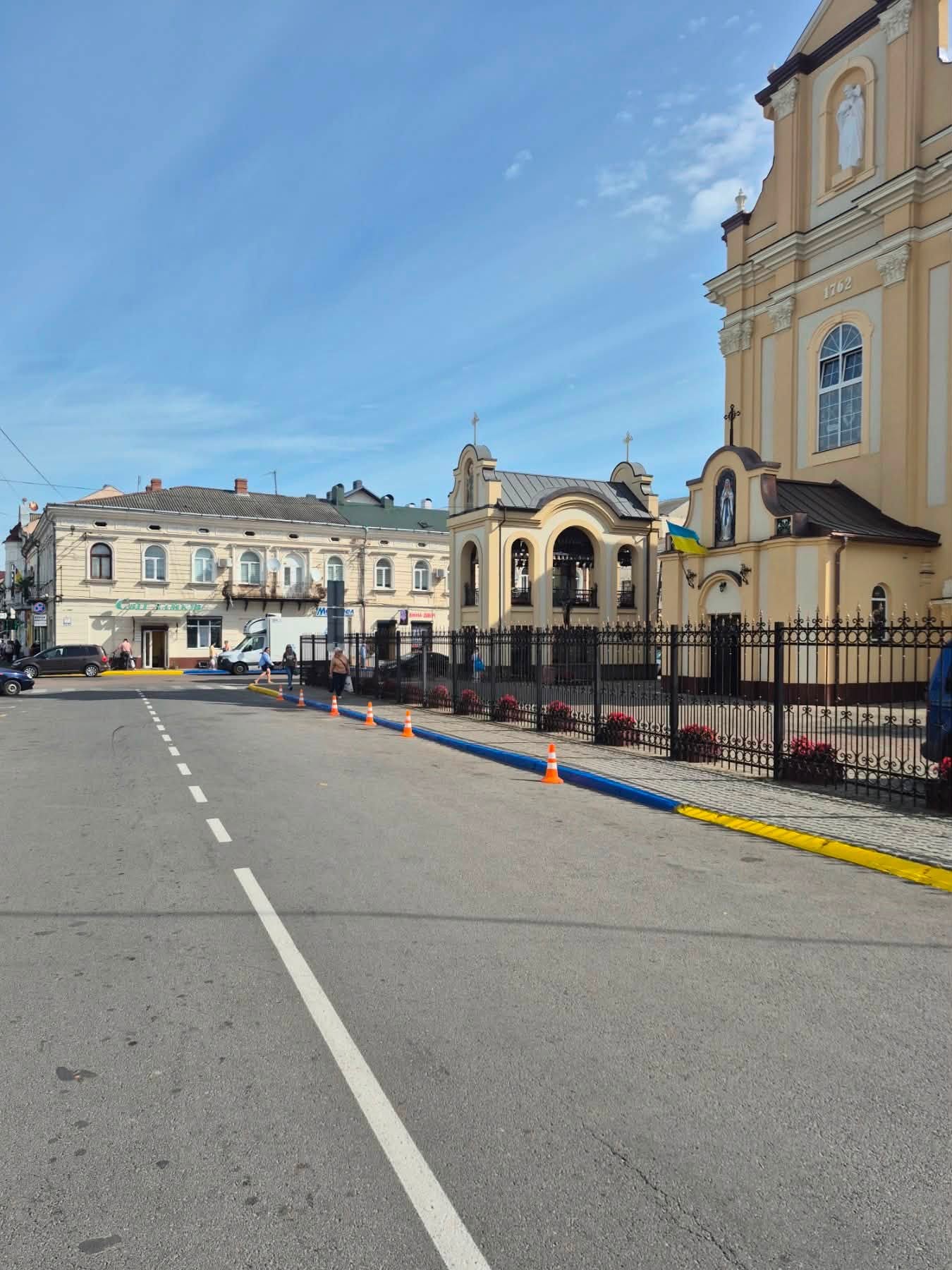 У Коломиї на трьох вулицях облаштували паркувальні місця 3 792120568 1816365206604882 5903082477360026939 n