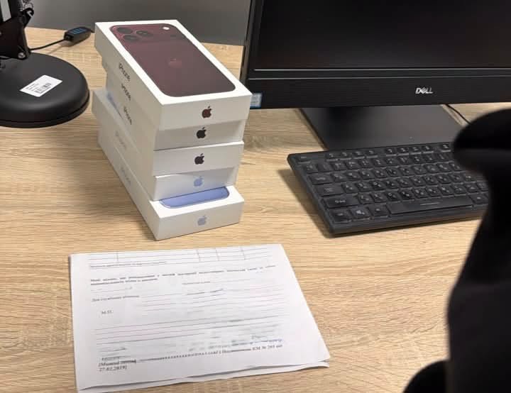 На Львівщині у двох автомобілях знайшли 8 нових iPhone 18 Pro Max (ФОТО) 2 795332592 1019771607776976 4065632699241001561 n