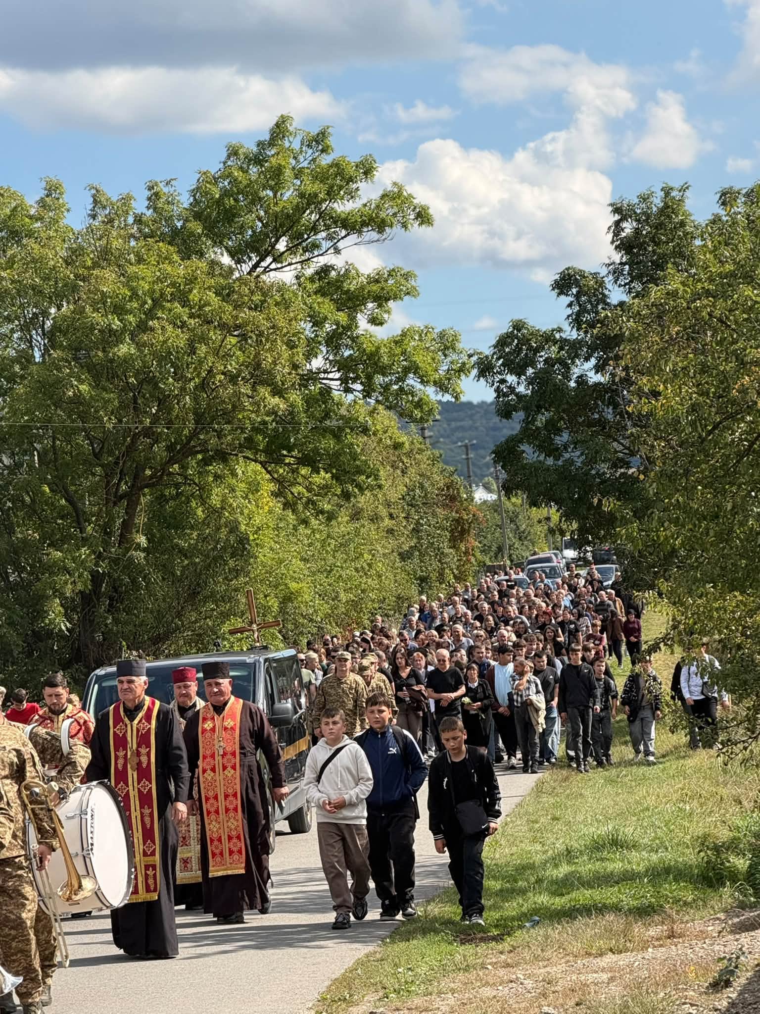 Надвірнянська громада попрощалася із захисником Василем Вірстюком 3 795485748 1564751555477368 2139339327073824774 n