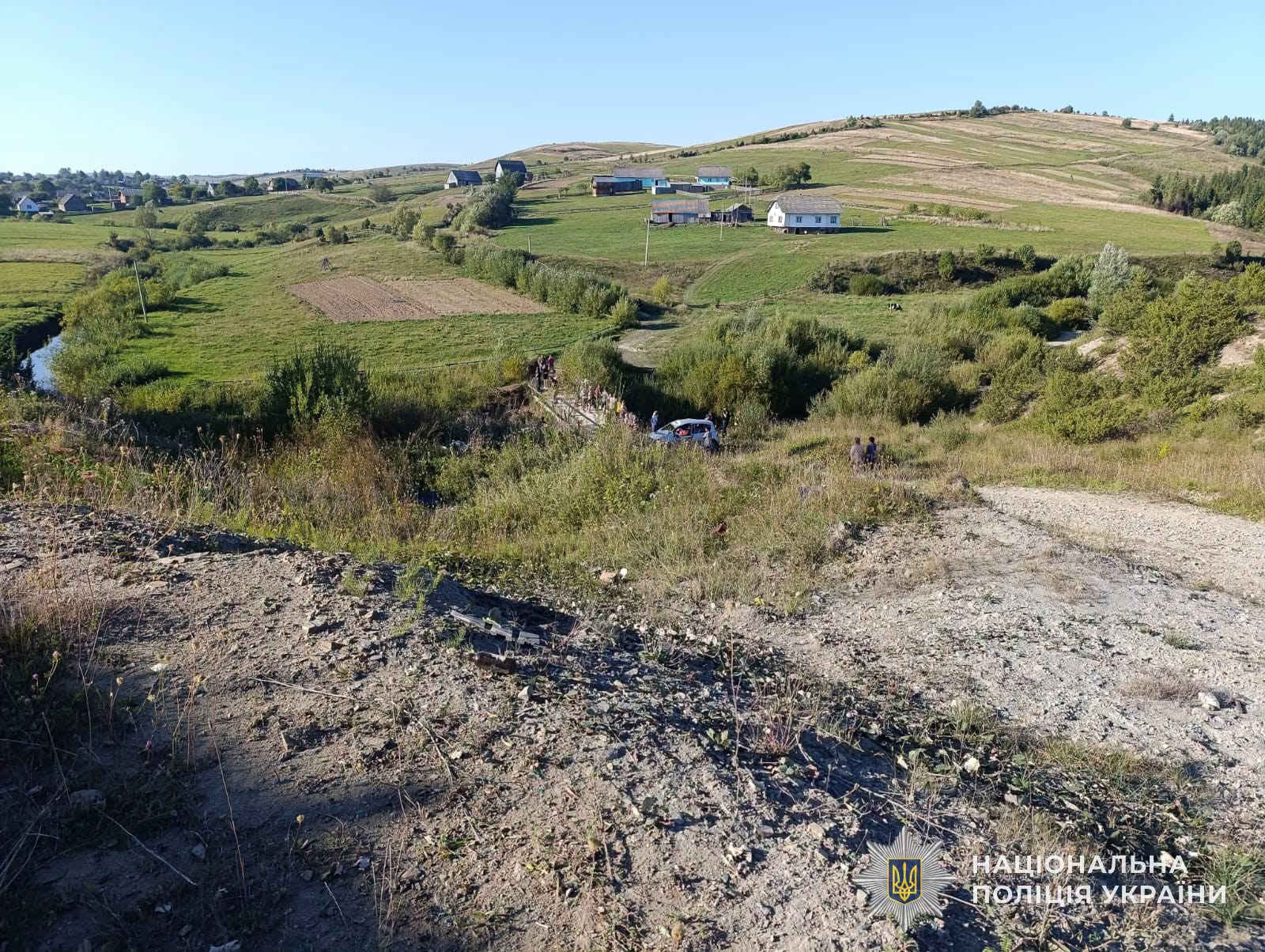 На Львівщині легковик "злетів" з дороги та перекинувся: загинув водій (ФОТО) 2 802032708 1751560112761259 7859576856033310889 n