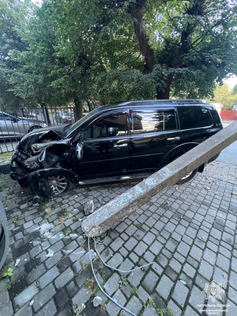 У Франківську водій у стані спʼяніння вʼїхав у електроопору (ФОТО) 9 809730114 2203916657148165 788236052879766587 n