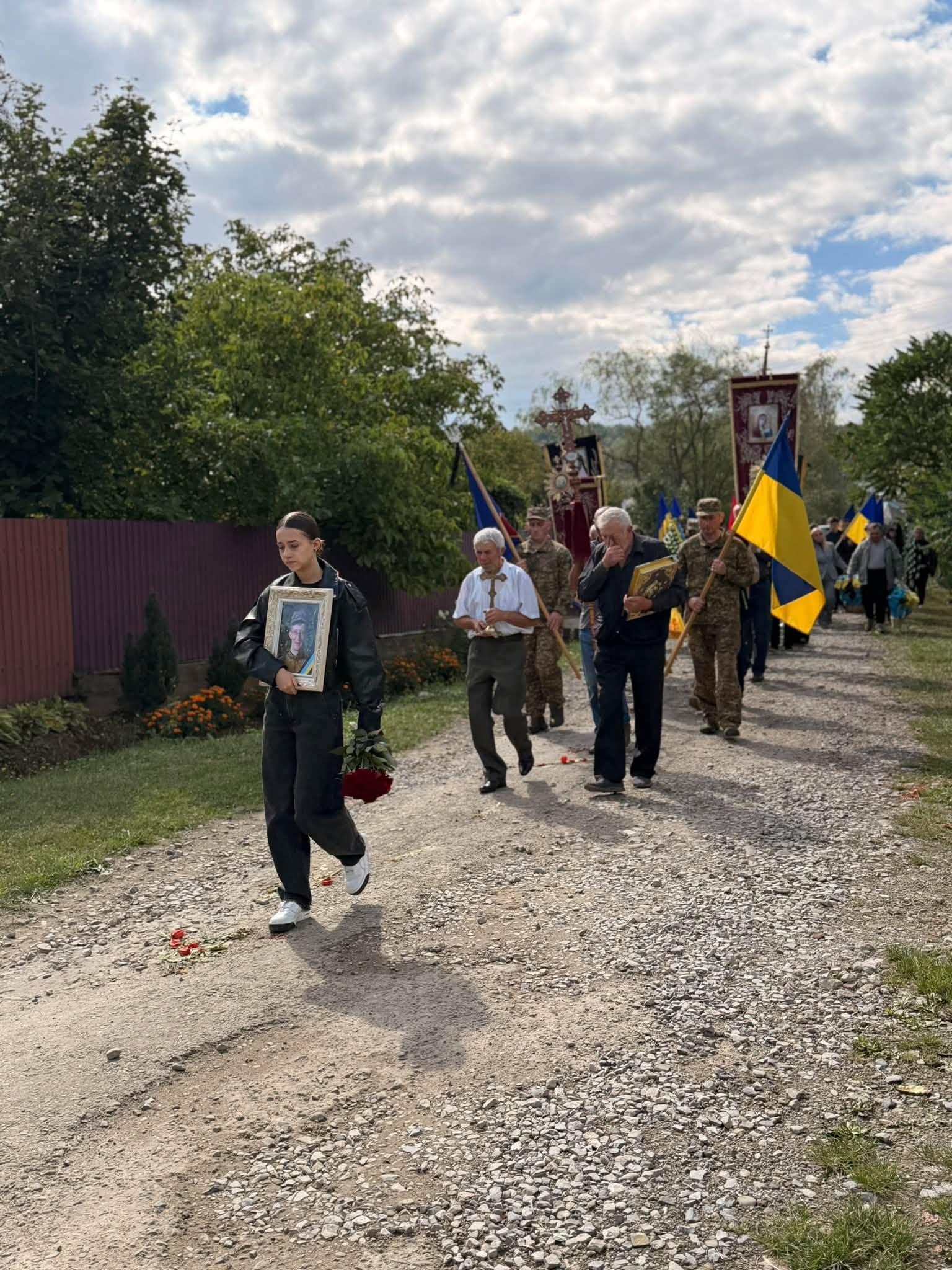Надвірнянська громада попрощалася із захисником Василем Вірстюком 2 812940887 1564751735477350 8509488232014138521 n