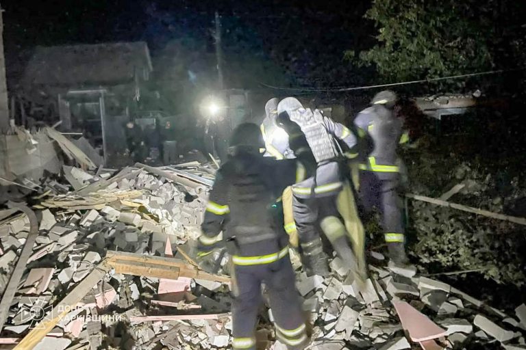 На Харківщині внаслідок російської атаки загинуло літнє подружжя (ФОТО)