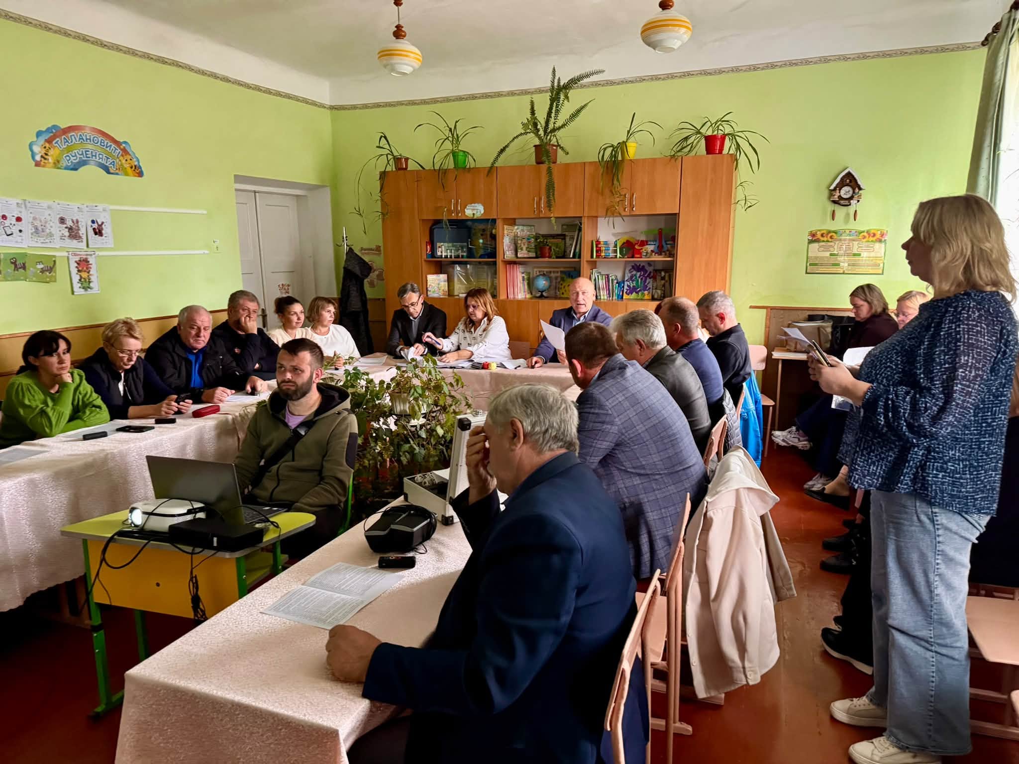 У Бурштинській громаді обговорили стан доріг, ремонт клубу та потреби Озерянського округу (ФОТО) 4 815701226 1411442281174981 8008766939311182124 n