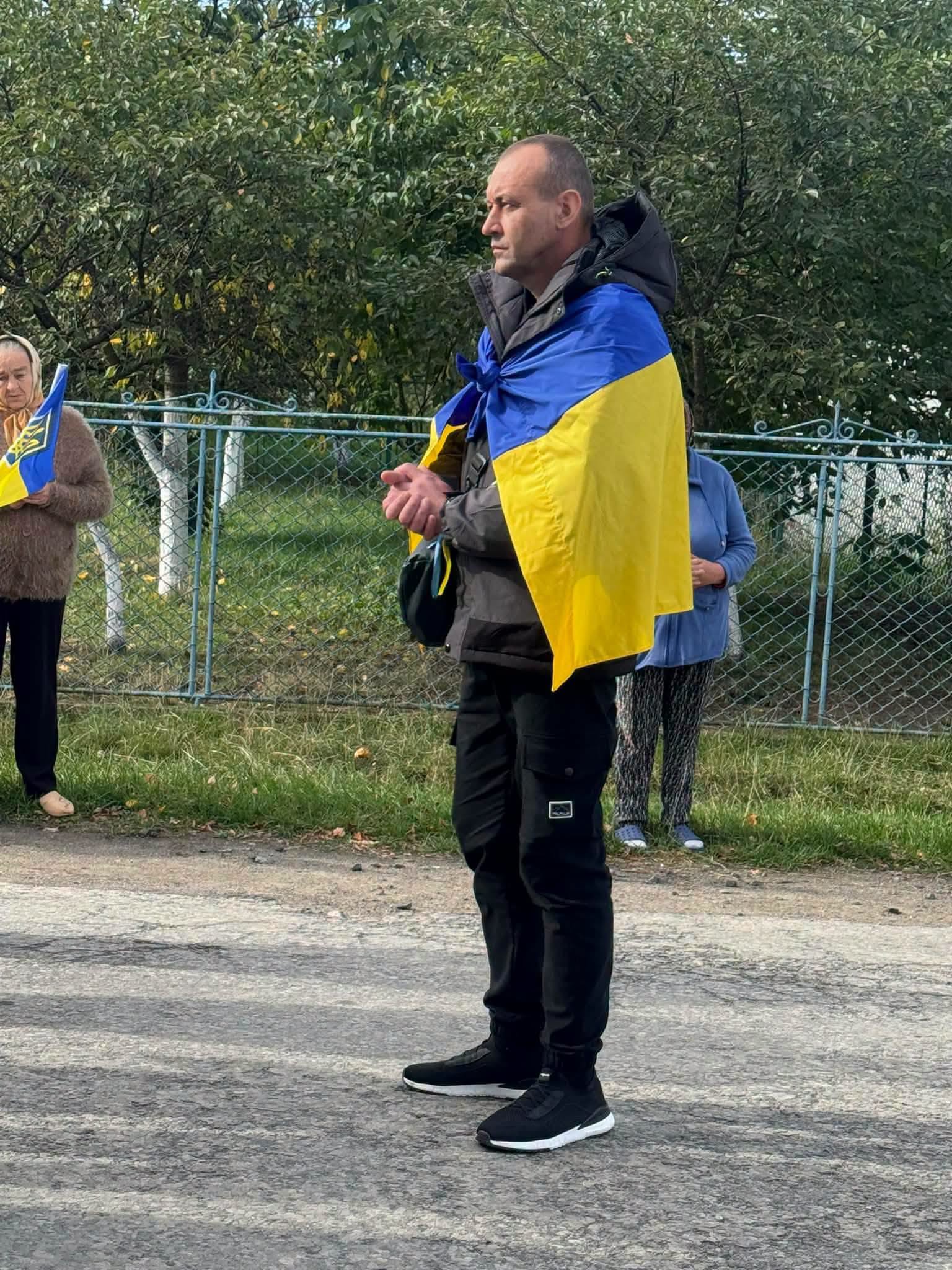 На Надвірнянщині зустріли захисника Михайла Нагорняка, якого звільнили з російського полону (ФОТО) 5 825278780 1448027670504632 3216160228040331563 n