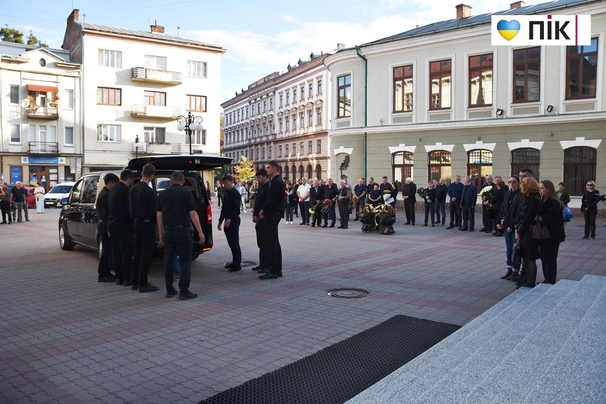 У Франківську прощаються з колишнім мером Віктором Анушкевичусом (ФОТО) 4 DSC 0151
