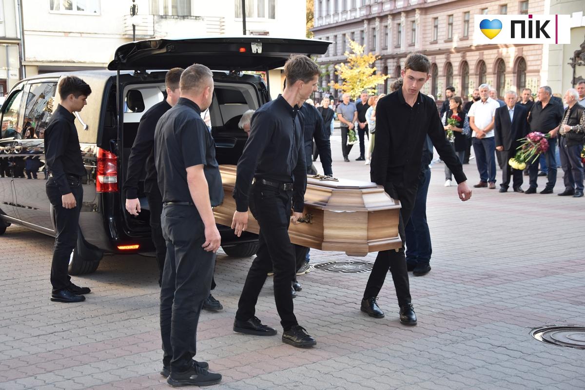 У Франківську прощаються з колишнім мером Віктором Анушкевичусом (ФОТО) 6 DSC 0156