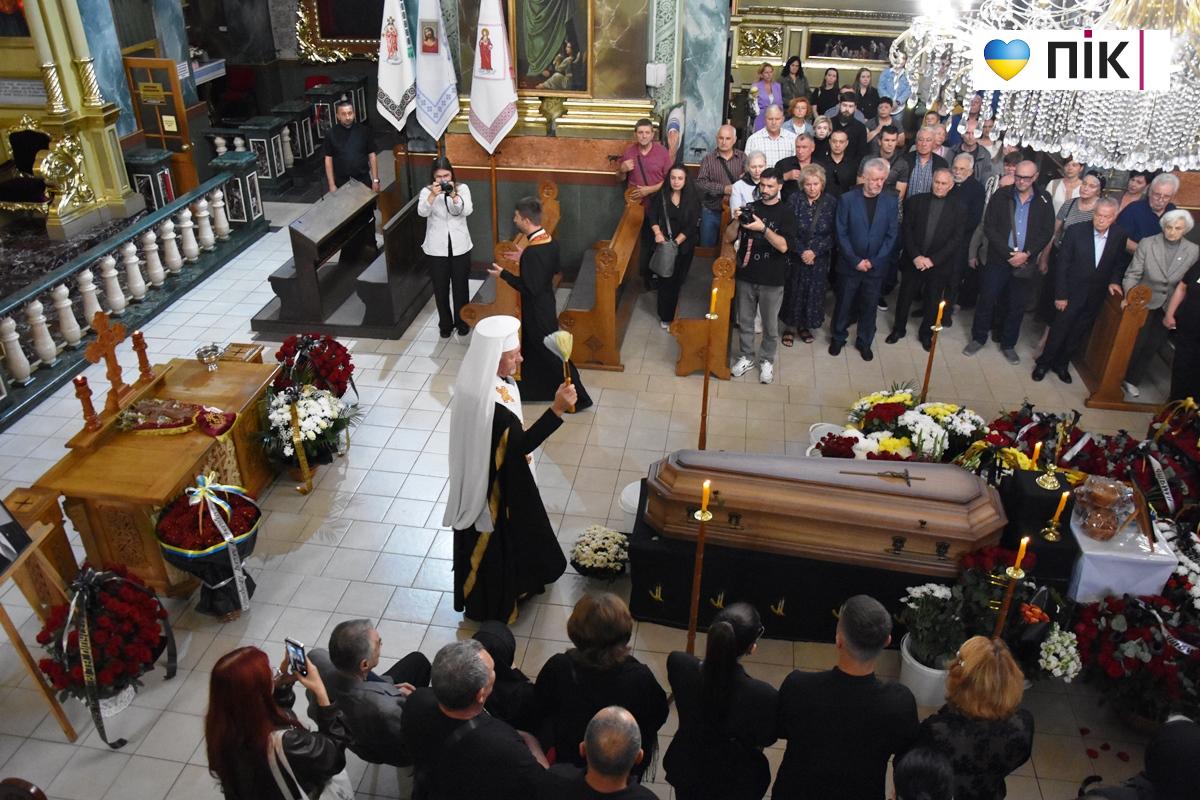 У Франківську прощаються з колишнім мером Віктором Анушкевичусом (ФОТО) 14 DSC 0188