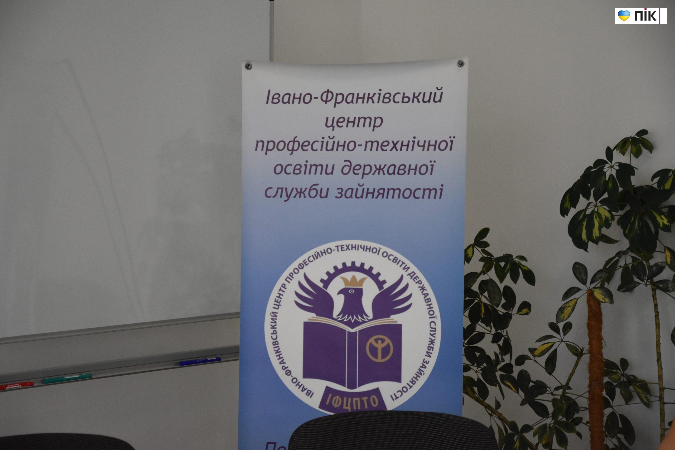 На Прикарпатті 30 людей здобули професію молодшої медсестри з догляду за хворими (ФОТО) 55 DSC 0812 scaled