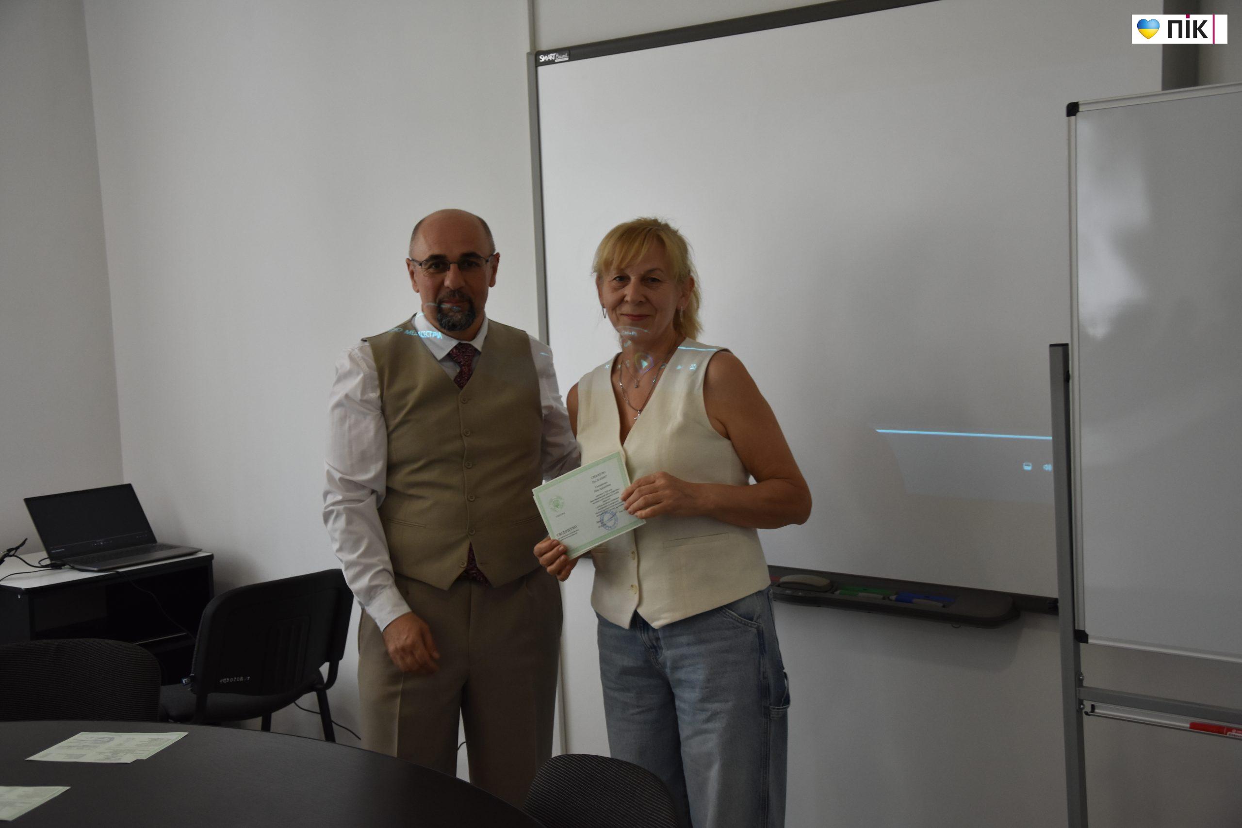 На Прикарпатті 30 людей здобули професію молодшої медсестри з догляду за хворими (ФОТО) 11 DSC 0969 scaled