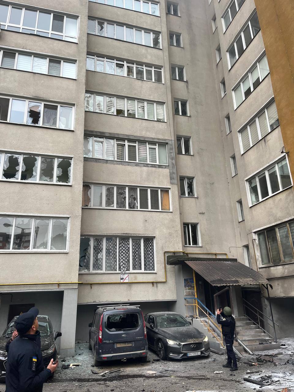 У Хмельницькому є влучання в багатоповерхівку 1 IMG 20260924 085204 348 1