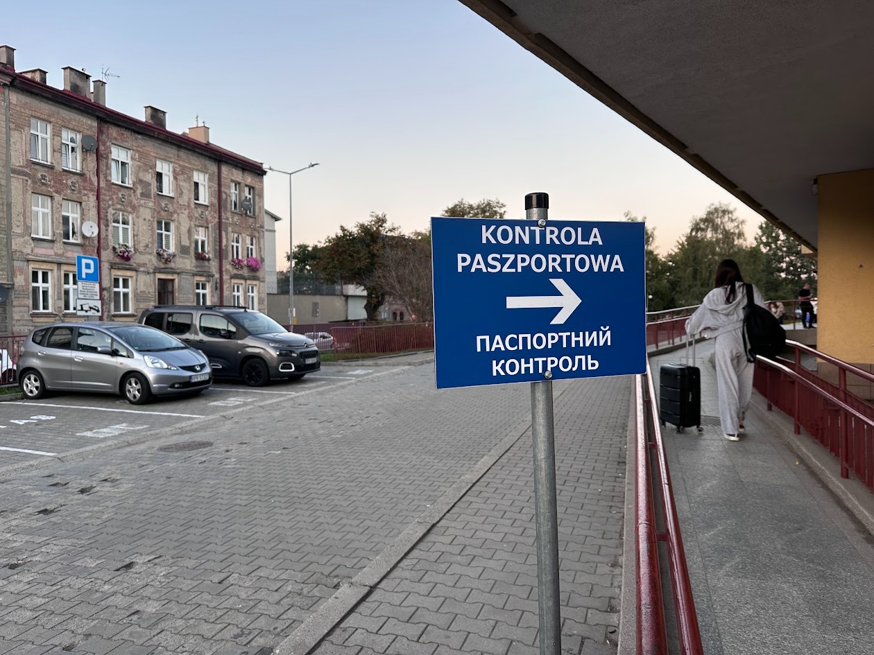 Долання кордону через автомобільні КПП та залізницею: що насторожило та здивувало найбільше 1 image 43