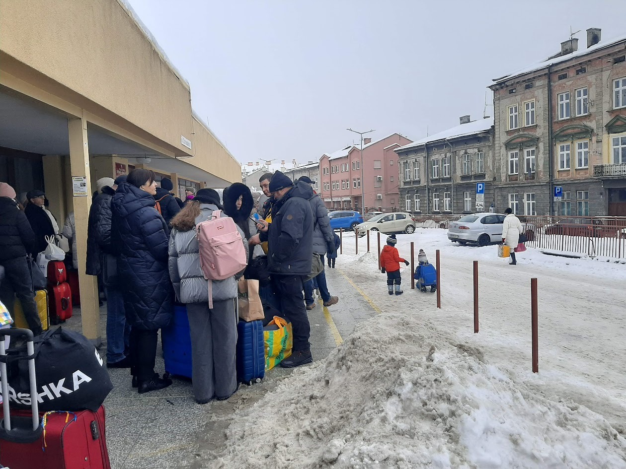 Долання кордону через автомобільні КПП та залізницею: що насторожило та здивувало найбільше 2 image 44