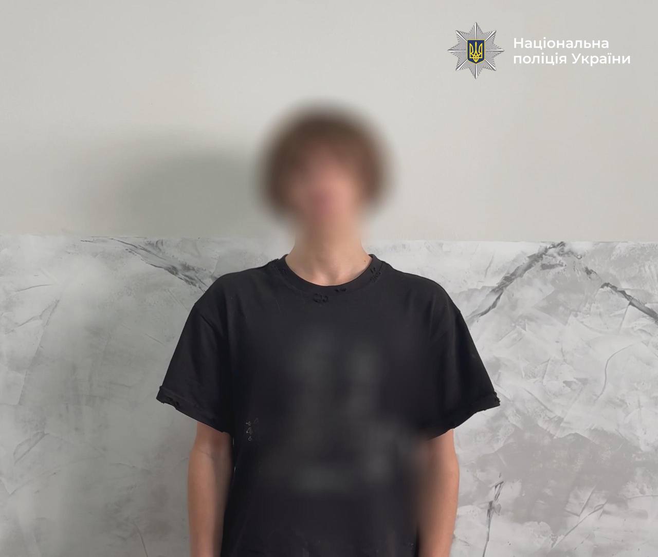 Погодилися виправити: у Франківську розшукали двох хлопців, які розмалювали фасад філармонії (ФОТО) 4 photo 2026 09 04 15 13 12 1
