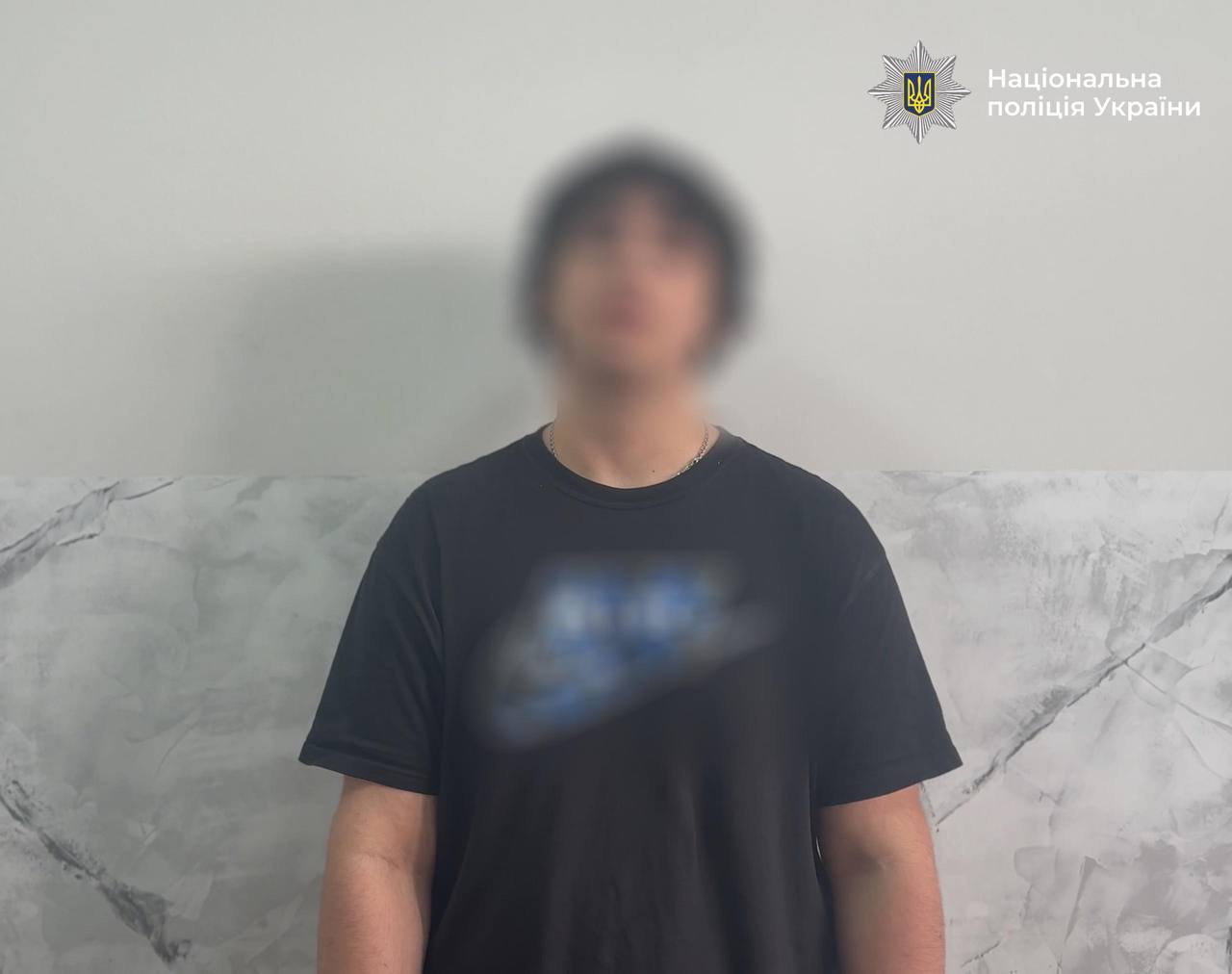Погодилися виправити: у Франківську розшукали двох хлопців, які розмалювали фасад філармонії (ФОТО) 3 photo 2026 09 04 15 13 12 2