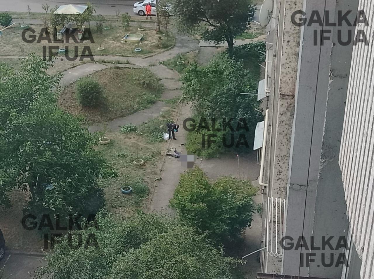 У одному з дворів Івано-Франківська знайшли тіло чоловіка (ФОТО) 2 photo 2026 09 06 16 26 47