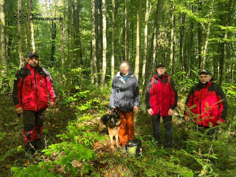 Заблукала під час збору грибів і травмувала ногу в горах: на Прикарпатті рятували двох жінок 5 photo 2026 09 23 09 17 53