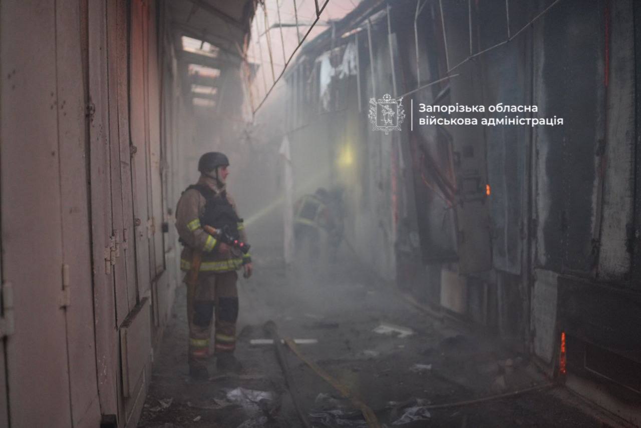 росіяни вдарили по Запоріжжю: з-під завалів зруйнованого будинку дістали тіла двох жінок (ФОТО) 3 photo 2026 09 26 06 32 34