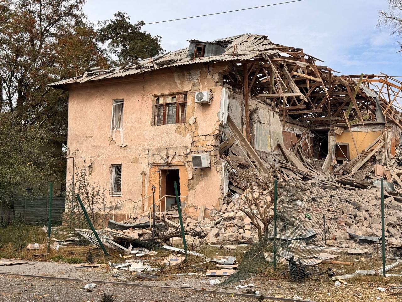 росіяни вдарили по Краматорську: постраждали троє людей, у місті пошкоджені будинки (ФОТО) 2 photo 2026 09 30 12 58 06