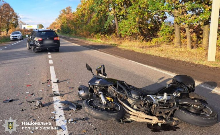 У Тисменичанах зіткнулися легковик та мотоцикліст: є травмований (ФОТО) 11 У Тисменичанах зіткнулися легковик та мотоцикліст: є травмований (ФОТО)