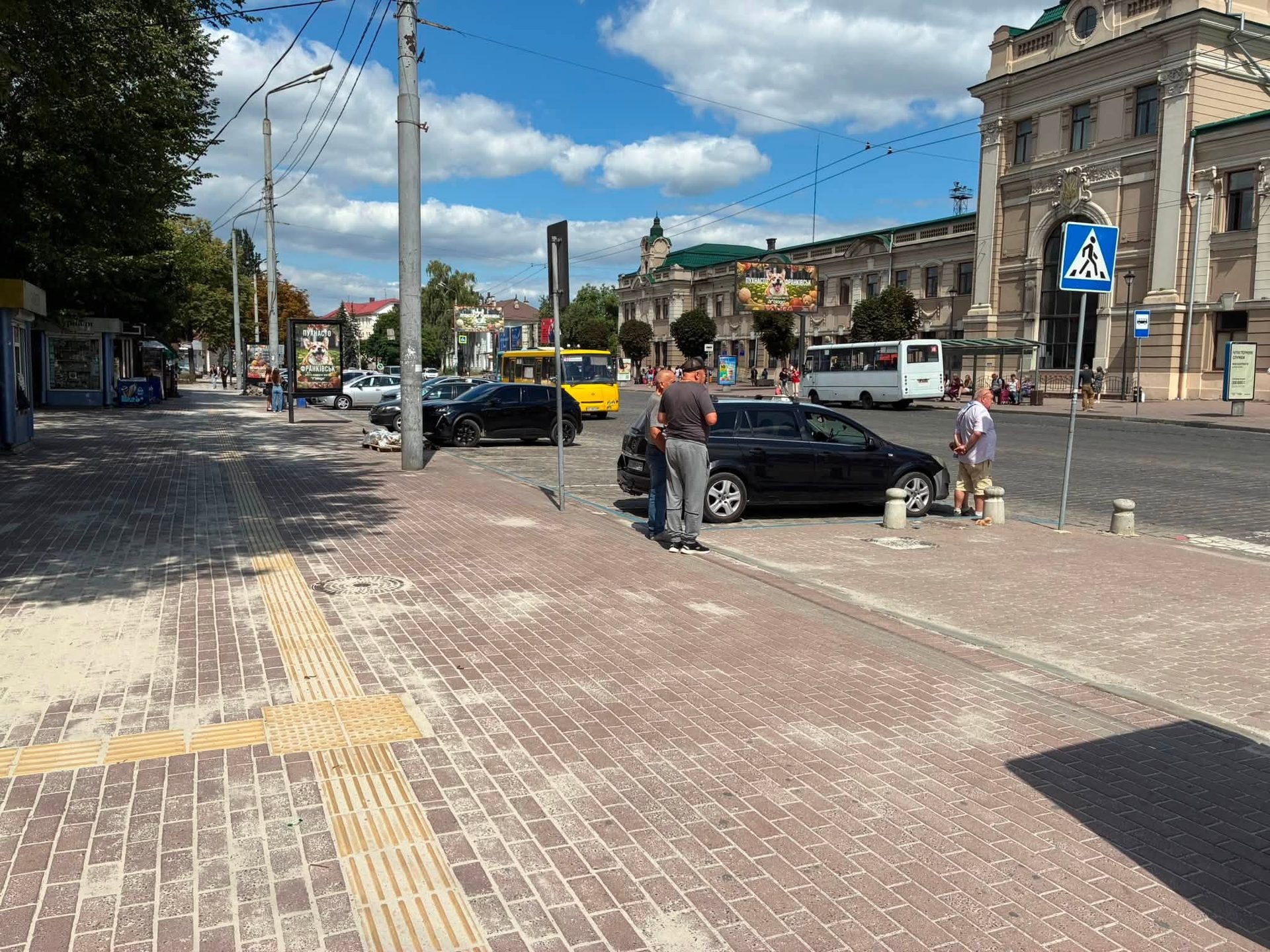 Як у Івано-Франківську оновлюють старі світлофори та встановлюють нові: що змінюється 7 773469452 1657812116346177 900739633921588030 n scaled 1