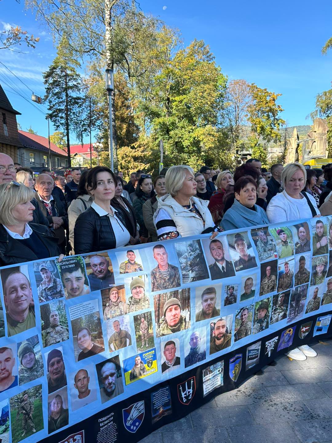 В Яремчі відкрили Меморіальний комплекс Героям-захисникам України (ФОТО) 3 828650432 1462776592431277 1645143959531975037 n